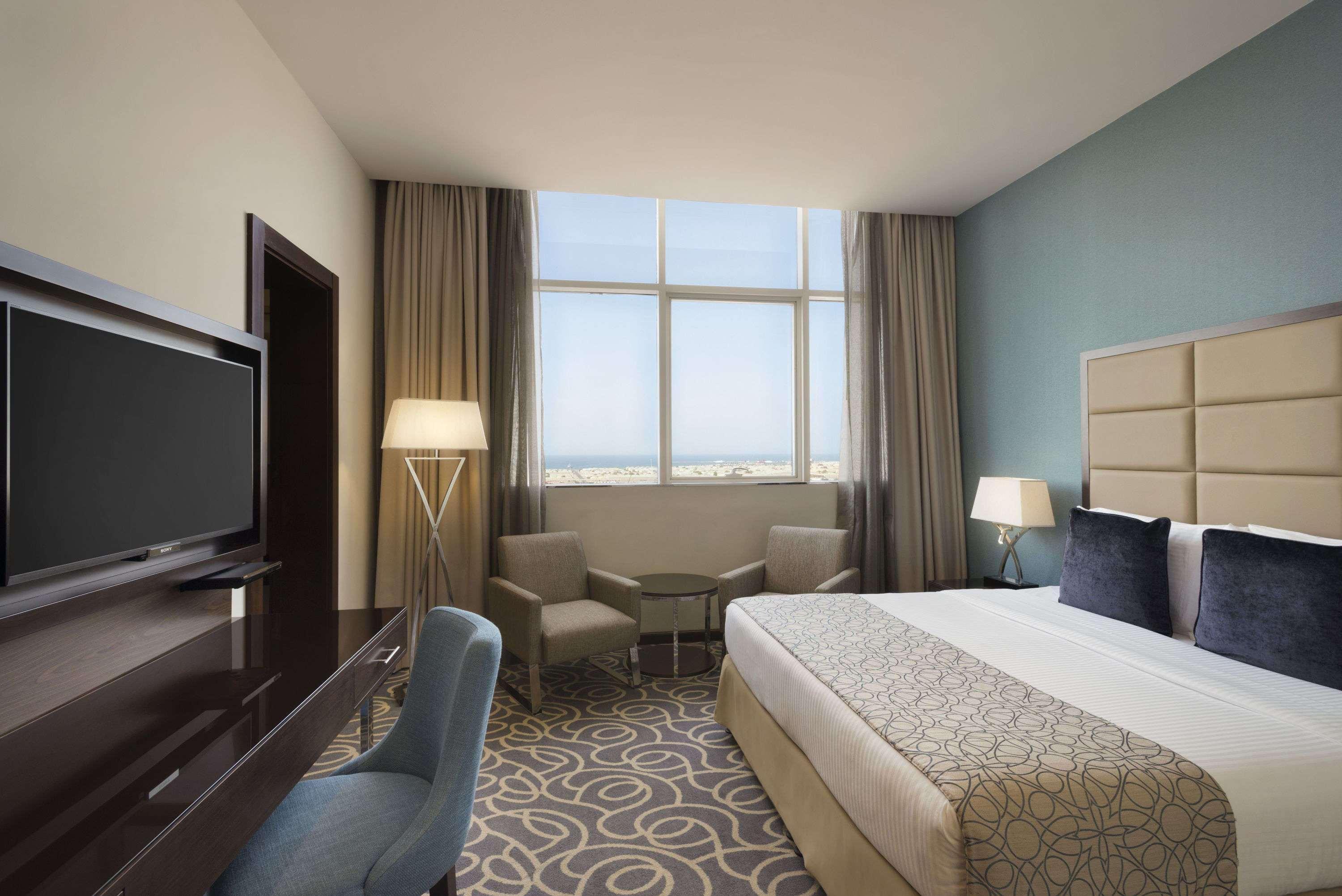 Ramada Corniche 4*