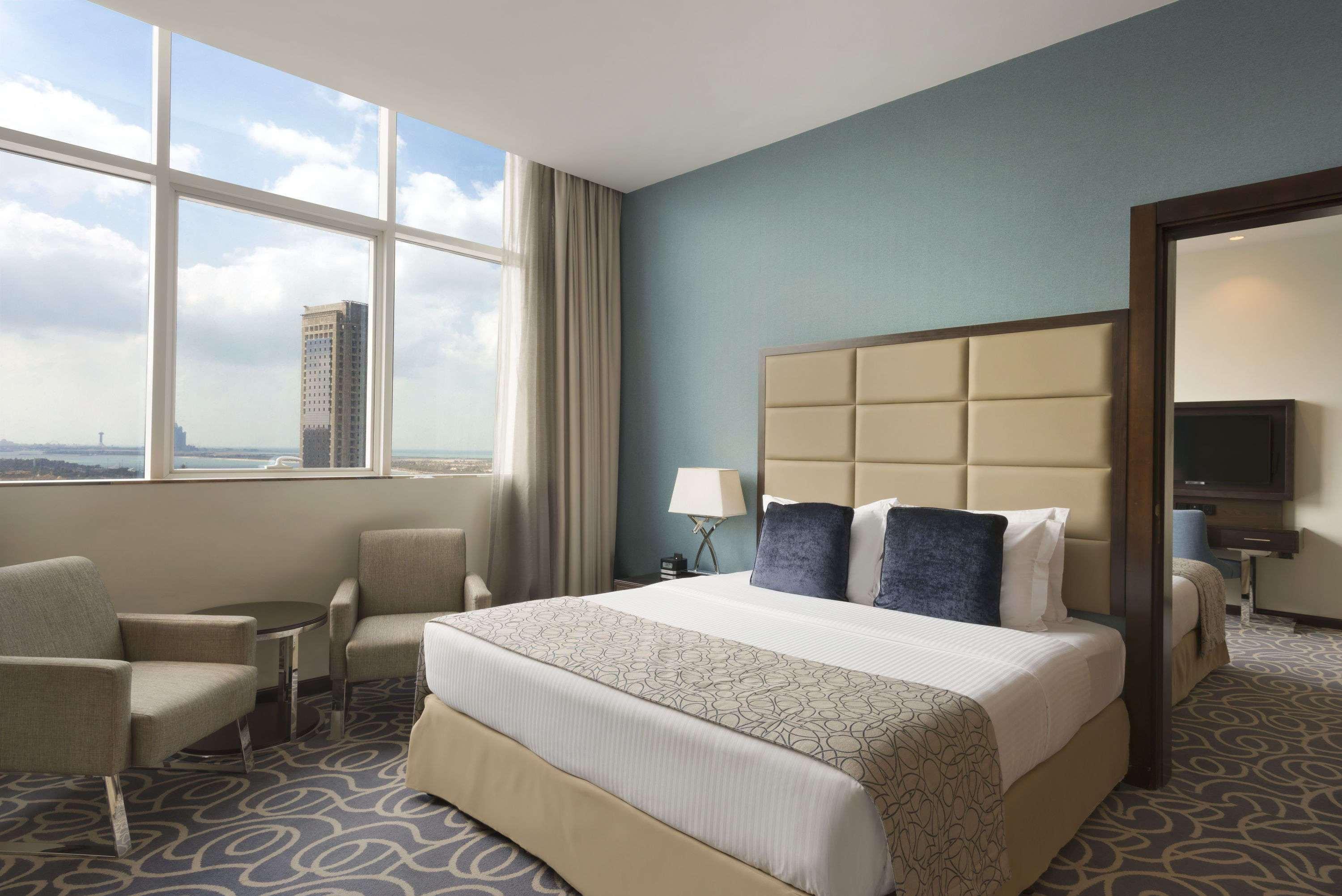 Ramada Corniche 4*
