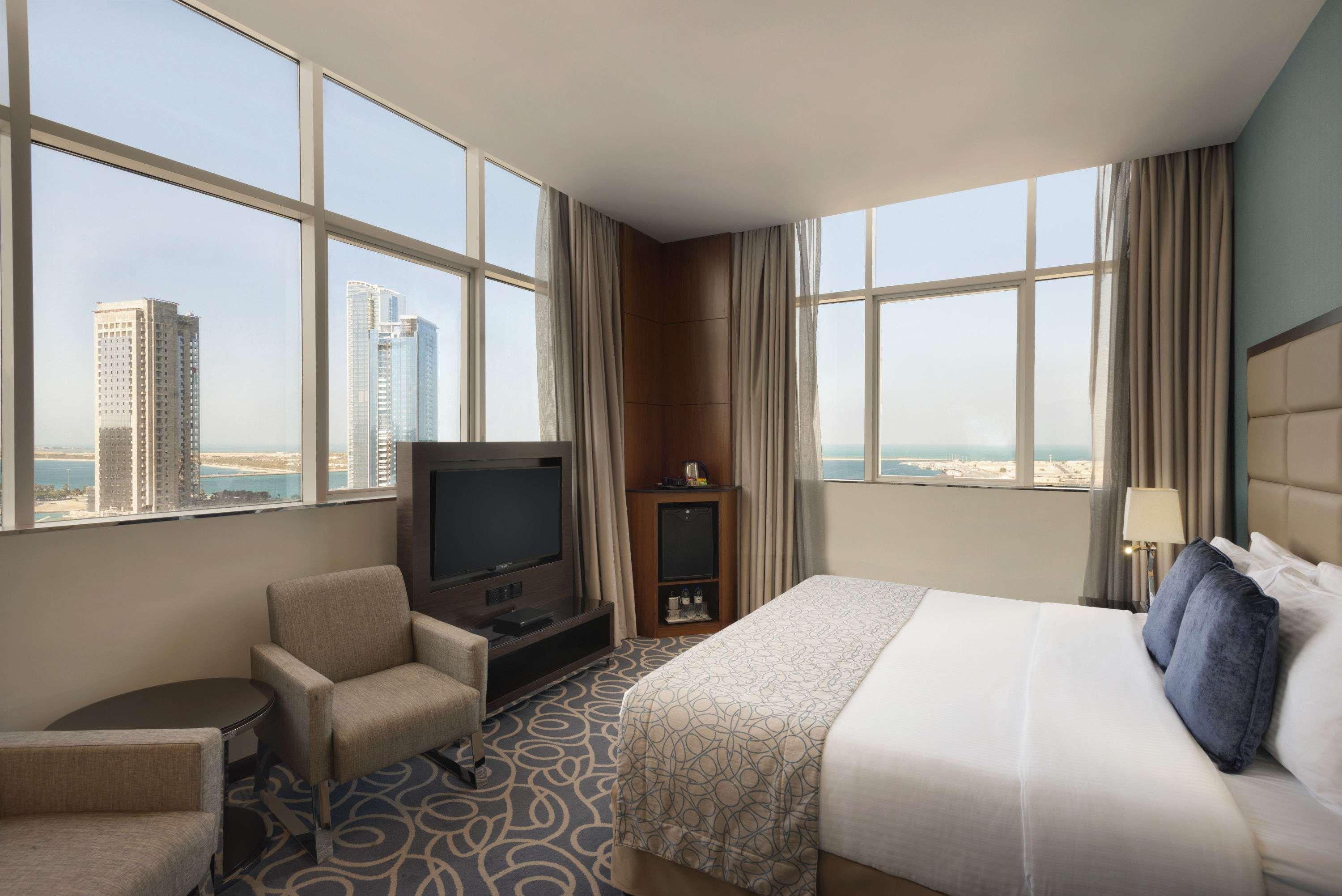 Ramada Corniche 4*