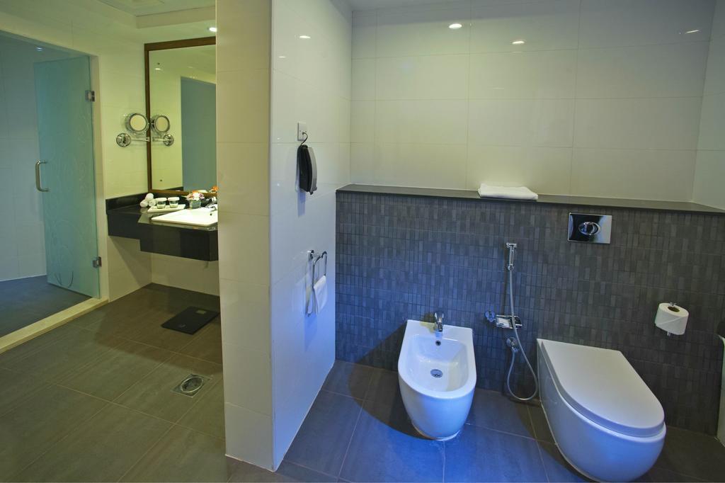 Ramada Corniche 4*